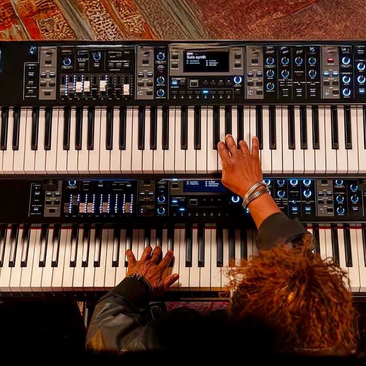 Roland V-STAGE: the ideal instrument for stage musicians