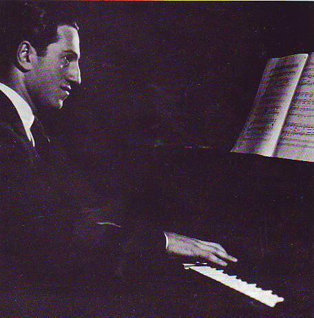 Meet George Gershwin at the keyboard : photo 1