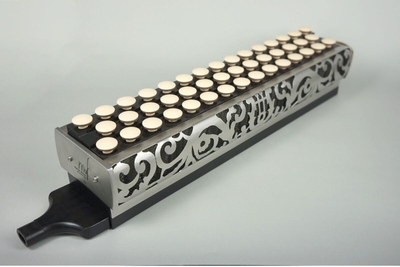 Accordinas A04 bec sur le haut. grille traditionnelles satiné