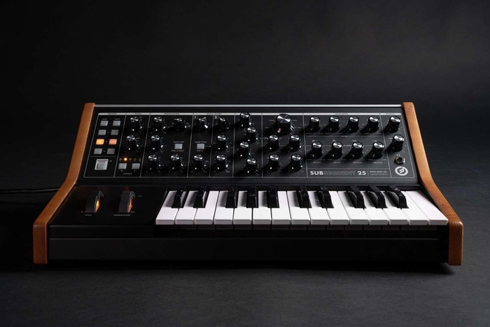 Moog Subsequent 25 - Boullard Musique