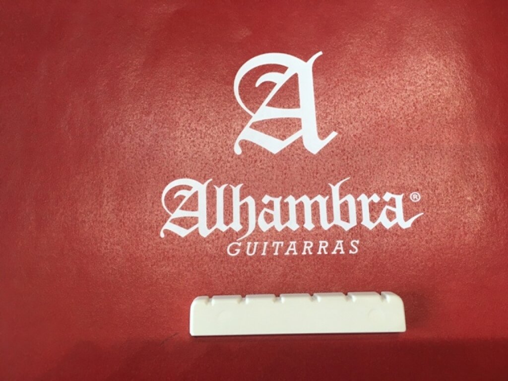 Alhambra ALHAMBRA Sillet de manche en mélaminé, pour guitare 4/4, 52mm : photo 1