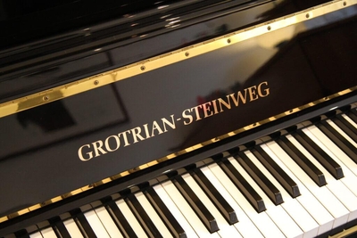 Grotrian Steinweg Black high-gloss, 112 cm Used